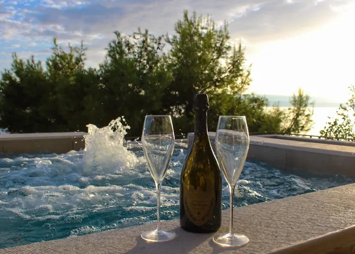شقة Seafront Sea Relax With Private Pool Balcony بيساك