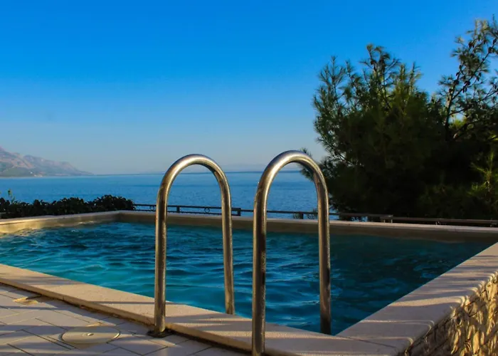 شقة Seafront Sea Relax With Private Pool Balcony بيساك