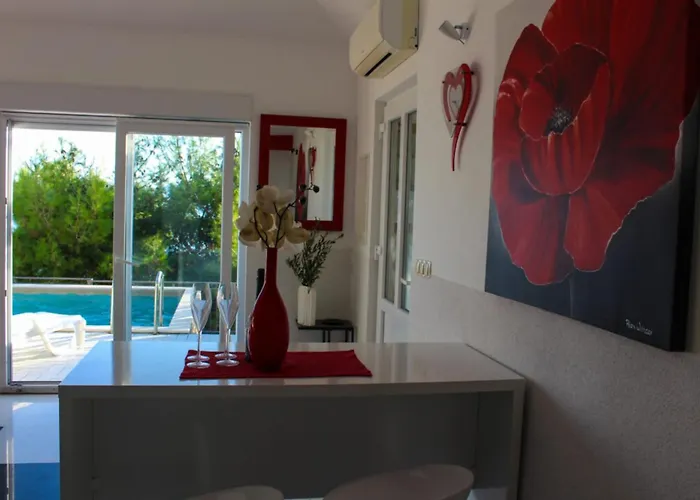 Seafront Sea Relax With Private Pool Balcony شقة