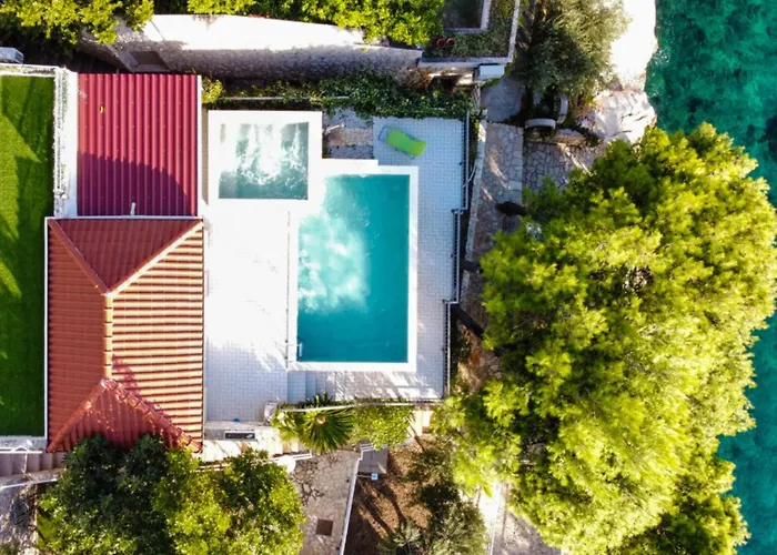 Seafront Sea Relax With Private Pool Balcony *