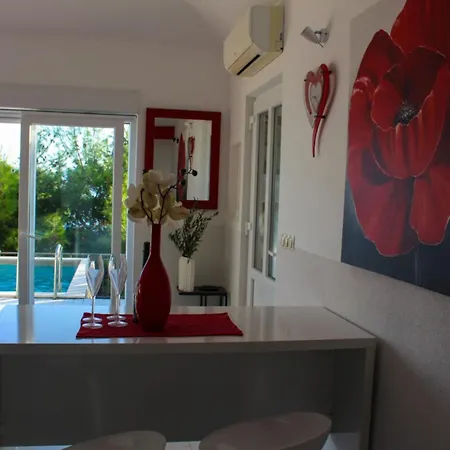 Seafront Sea Relax With Private Pool Balcony Lejlighed