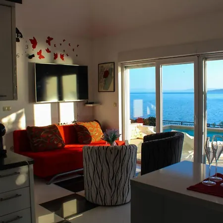 Seafront Sea Relax With Private Pool Balcony Apartamento Pisak